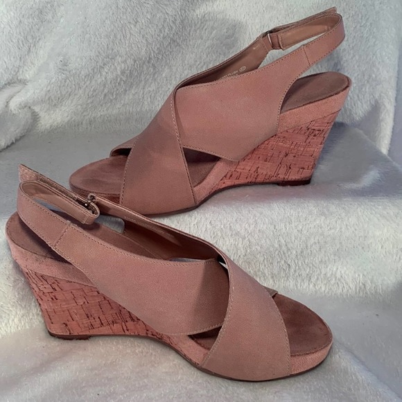 A2 by Aerosoles Women's Cherry Plush Wedge Sandal, size 7.5 - Picture 2 of 10